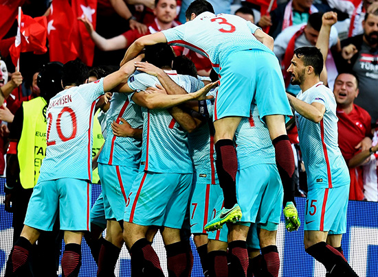 Turki Masih Berpeluang Bertahan Di Babak Knock Out EURO 2016